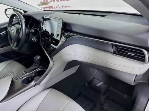Certified 2022 Toyota Camry SE image 30