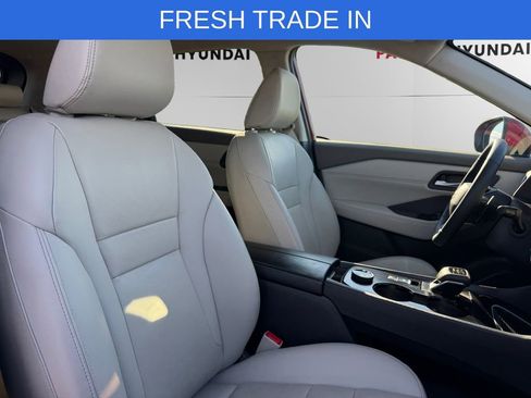 Used 2025 Nissan Rogue SL AWD/4WD image 13