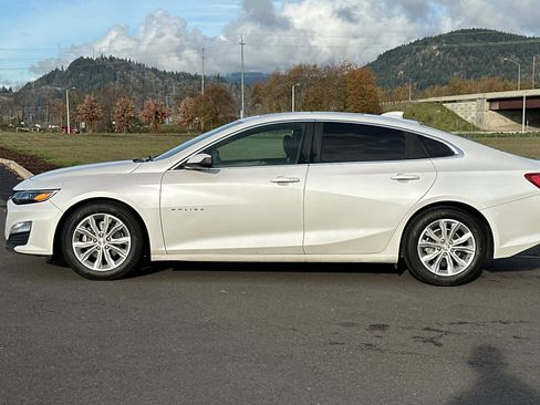 Used 2019 Chevrolet Malibu Hybrid w/ Leather Package image 6