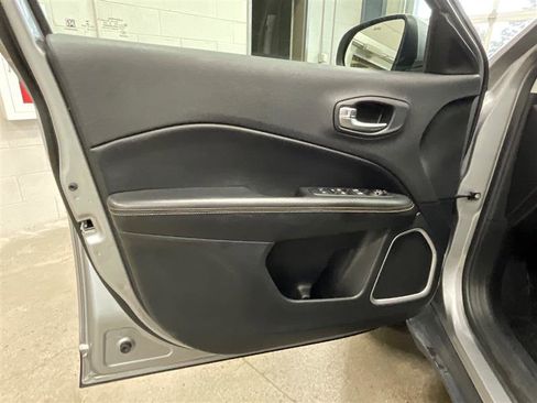 Used 2020 Jeep Compass Latitude image 11