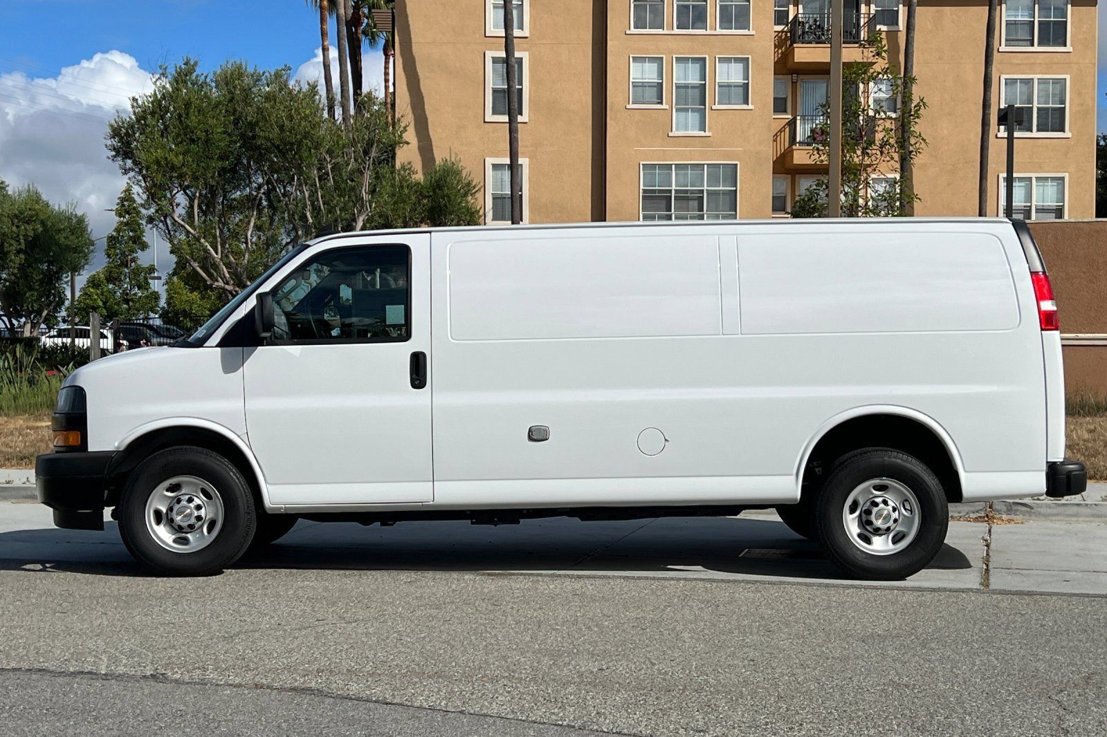 Used 2023 Chevrolet Express 3500 Extended w/ Driver Convenience Package RWD image 7