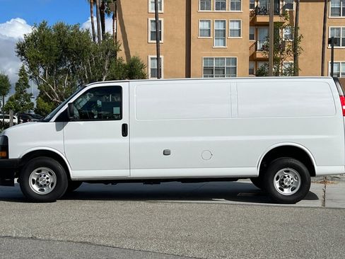 Used 2023 Chevrolet Express 3500 Extended w/ Driver Convenience Package RWD image 7