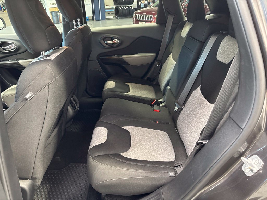 Used 2014 Jeep Cherokee Latitude w/ Cold Weather Group FWD image 38