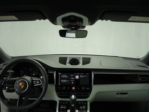 New 2026 Porsche Macan image 16