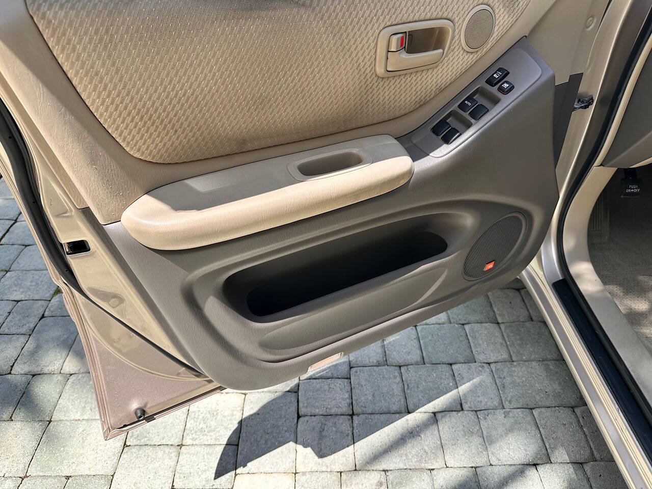 Used 2005 Toyota Highlander 2WD V6 w/ 3rd Row image 57