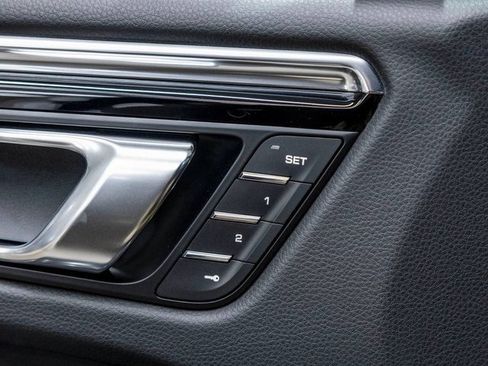 Used 2025 Porsche Macan image 39