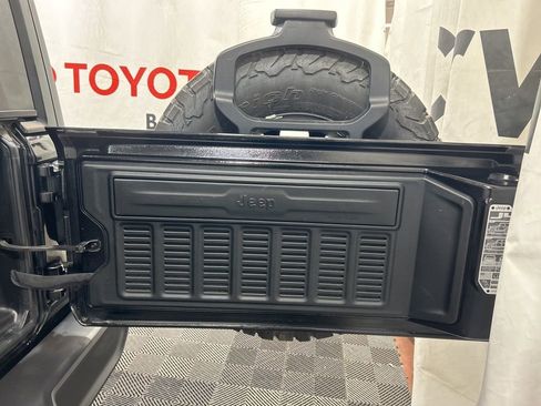 Used 2023 Jeep Wrangler Unlimited Rubicon w/ Cold Weather Group image 19