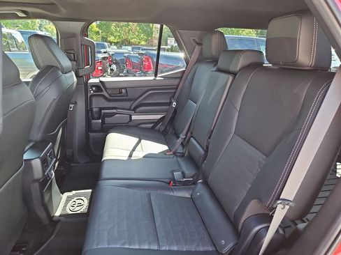 Used 2025 Toyota 4Runner TRD Off-Road Premium AWD/4WD image 14