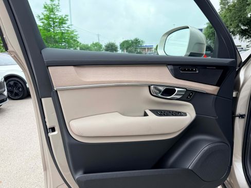 New 2026 Volvo XC90 T8 Ultra w/ Lounge Package AWD/4WD image 9