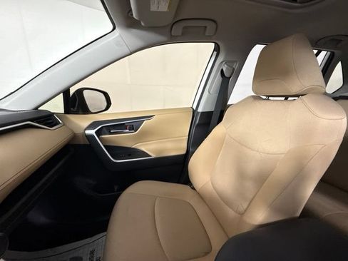 Used 2019 Toyota RAV4 XLE w/ Convenience Package FWD image 22