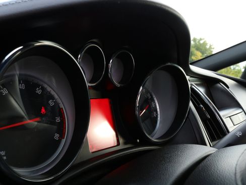 Used 2016 Buick Cascada Premium image 37