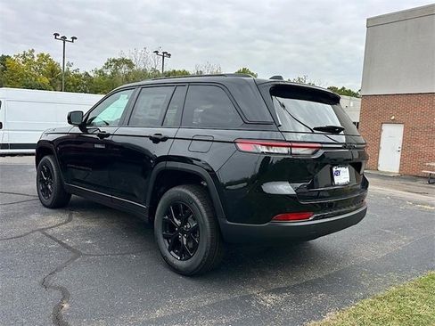 New 2025 Jeep Grand Cherokee Altitude image 5