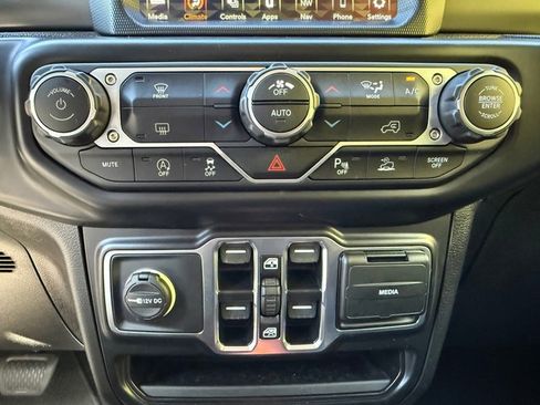 Used 2022 Jeep Wrangler Sport S image 26