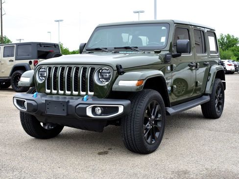 Used 2023 Jeep Wrangler Unlimited Sahara w/ Cold Weather Group AWD/4WD image 1