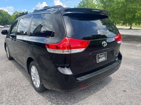 Used 2014 Toyota Sienna LE AWD/4WD image 17
