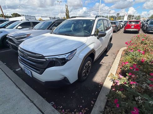 Used 2025 Subaru Forester Premium w/ Convenience Package #1 AWD/4WD image 8