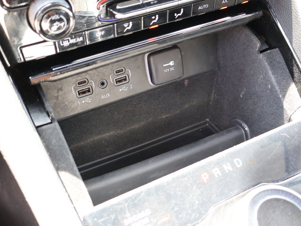 Used 2022 Jeep Grand Cherokee L Limited AWD/4WD image 39