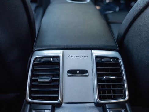 Used 2016 Porsche Panamera RWD image 20
