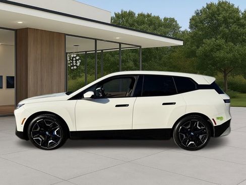 Used 2023 BMW iX xDrive50 w/ Premium Package image 13