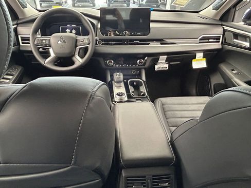 New 2026 Mitsubishi Outlander SE image 44