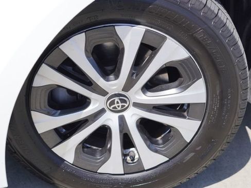 Used 2022 Toyota Corolla LE FWD image 11