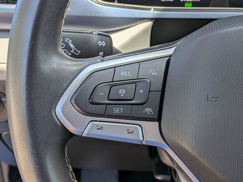 Used 2023 Volkswagen Taos SE w/ Panoramic Sunroof Package AWD/4WD image 17