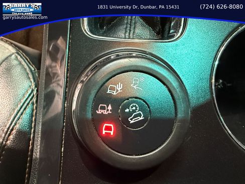 Used 2017 Ford Explorer XLT w/ Equipment Group 202A AWD/4WD image 21