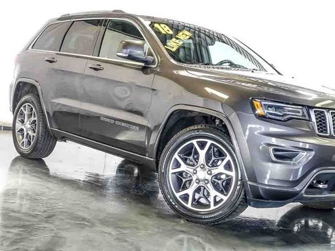 Used 2018 Jeep Grand Cherokee Limited AWD/4WD image 5