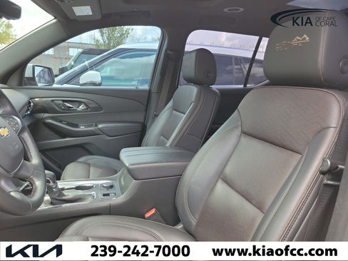 Used 2023 Chevrolet Traverse High Country w/ LPO, 'HIT The Road' Package image 5