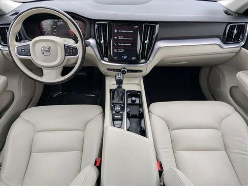 Used 2020 Volvo S60 T5 Momentum image 17