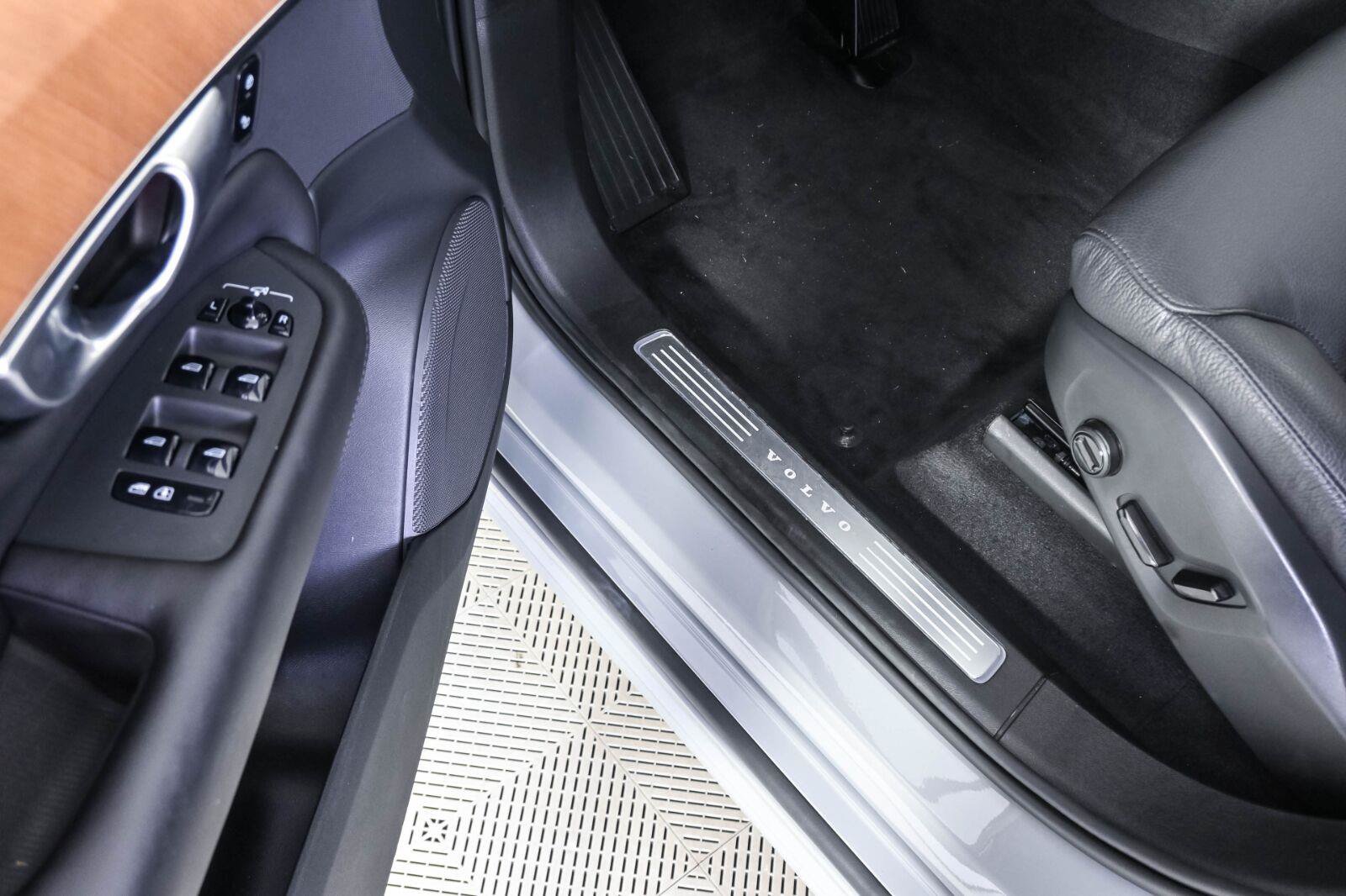 Certified 2024 Volvo XC90 B5 Plus AWD/4WD image 7