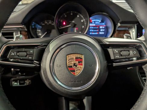 Certified 2025 Porsche Macan image 25