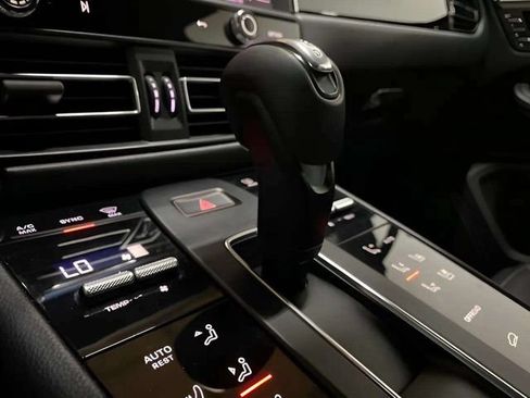 Used 2022 Porsche Macan AWD/4WD image 53