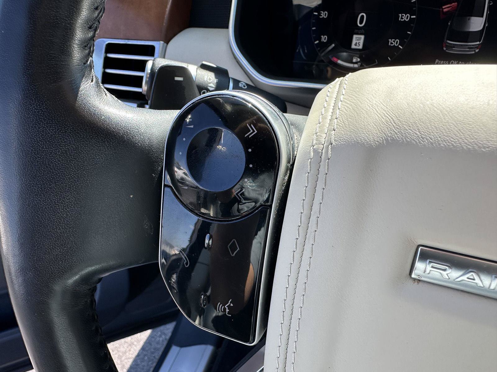 Used 2019 Land Rover Range Rover HSE AWD/4WD image 25