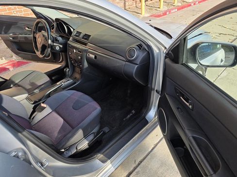 Used 2004 MAZDA MAZDA3 s w/ Moonroof & 6-CD Pkg image 11