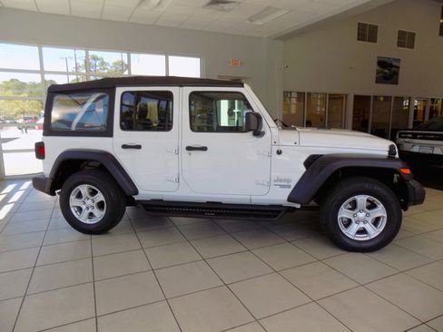 Used 2018 Jeep Wrangler Unlimited Sport S AWD/4WD image 9