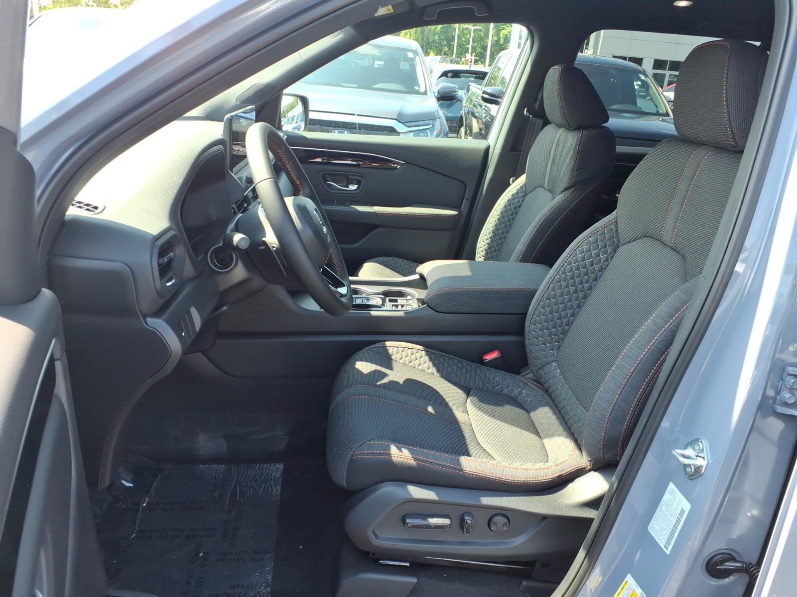 New 2026 Honda Pilot Sport image 4