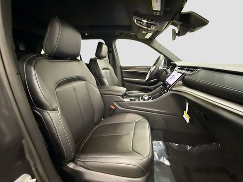 New 2025 Jeep Grand Cherokee Limited w/ Black Appearance Package image 14