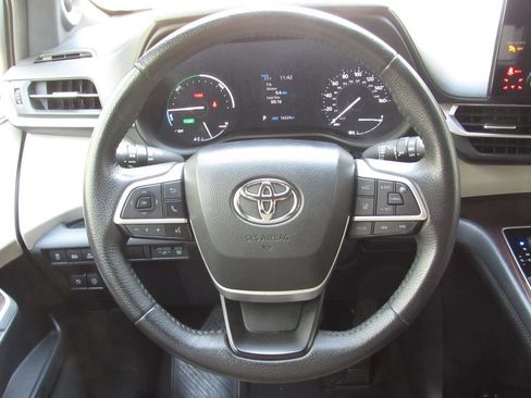 Used 2023 Toyota Sienna XLE w/ XLE Plus Package AWD/4WD image 28