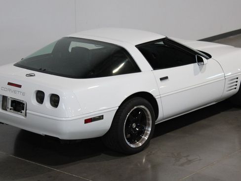 Used 1992 Chevrolet Corvette Coupe RWD image 21