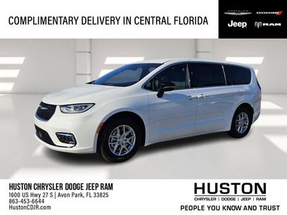 New 2026 Chrysler Pacifica Select