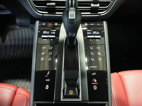 New 2026 Porsche Macan Turbo image 23