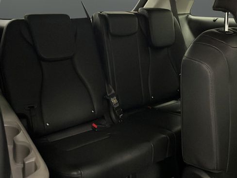 Used 2025 Kia Carnival EX FWD image 26