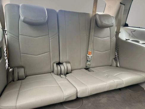 Used 2015 Cadillac Escalade Luxury image 13