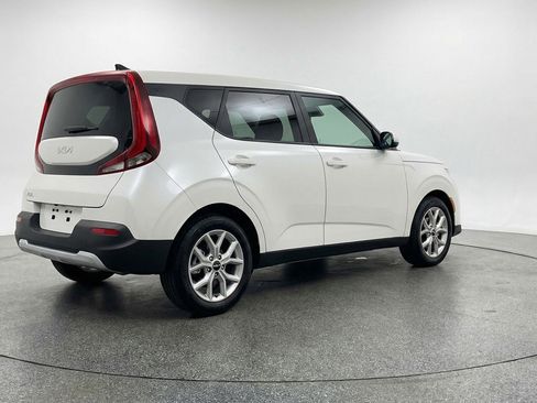 Used 2025 Kia Soul LX w/ LX Technology Package FWD image 9