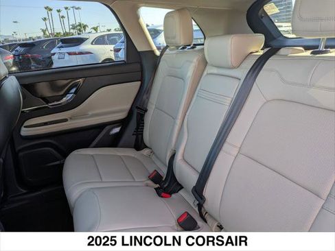 New 2025 Lincoln Corsair Grand Touring image 12