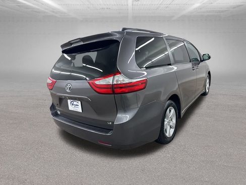 Used 2019 Toyota Sienna LE image 12