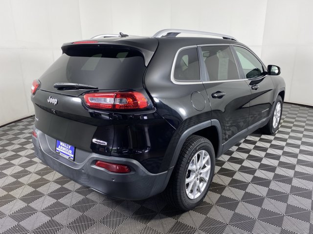 Used 2018 Jeep Cherokee Latitude w/ Safety Group AWD/4WD image 6