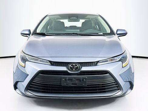 Used 2024 Toyota Corolla LE FWD image 2