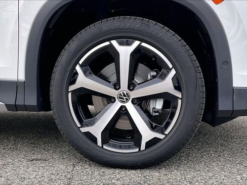 New 2026 Volkswagen Tiguan SE AWD/4WD image 8